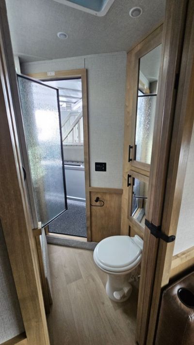 New 2026 Featherlite Trailers GOOSENECK 9807 7'X24'TA Horse Trailer
