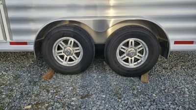 New 2026 Featherlite Trailers GOOSENECK 9807 7'X24'TA Horse Trailer