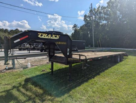 Used 2017 Traxx Trailers 32TD Deckover Trailer