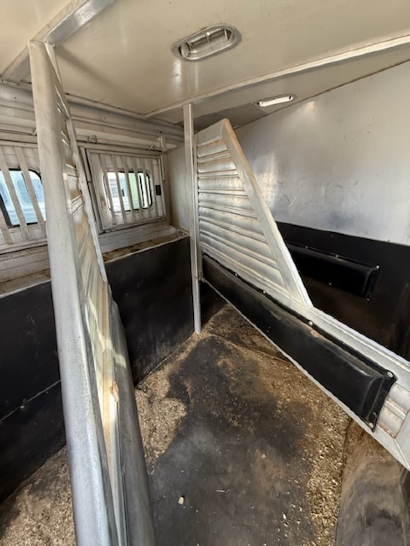Used 2002 CM Trailers 3H LQ Horse Trailer