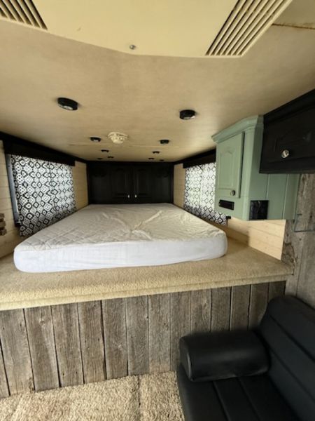 Used 2002 CM Trailers 3H LQ Horse Trailer