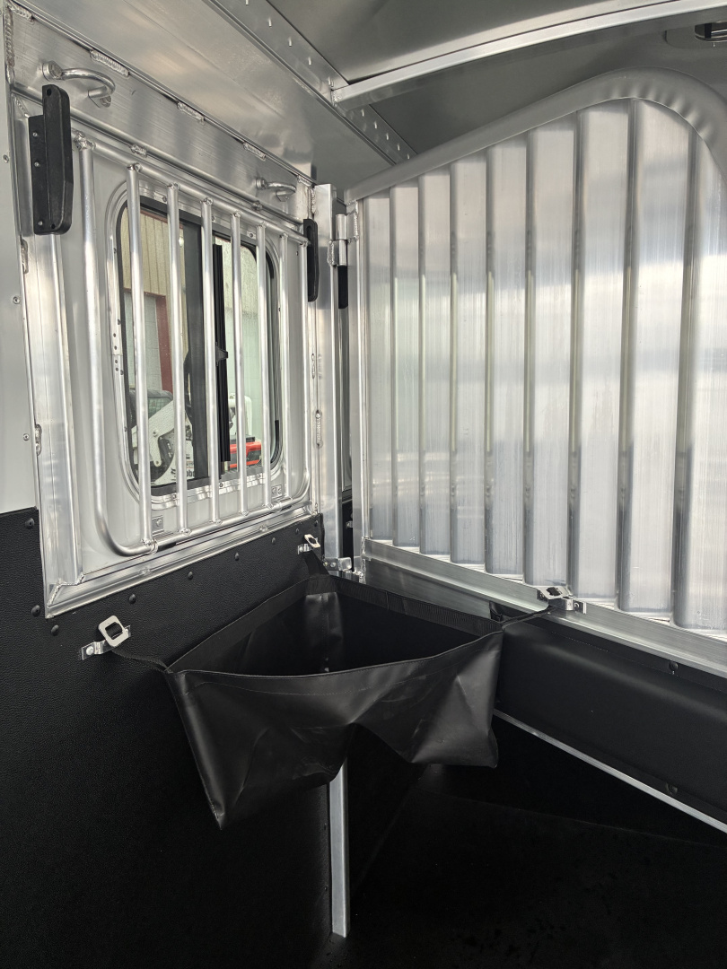 New 2027 4-Star 3H Slant Load Horse Trailer