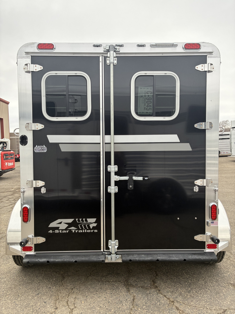 New 2027 4-Star 3H Slant Load Horse Trailer
