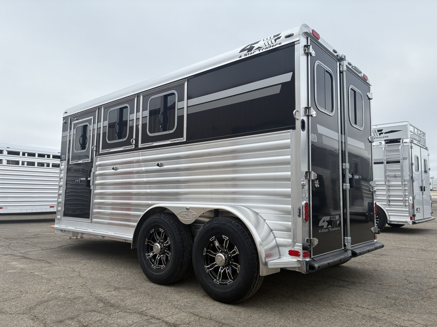 New 2027 4-Star 3H Slant Load Horse Trailer