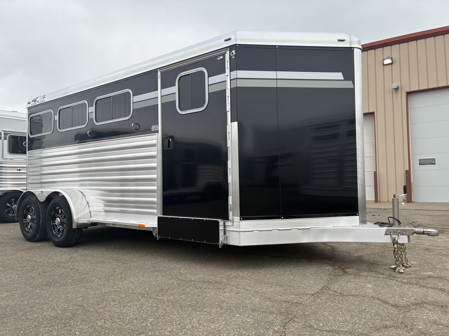 New 2027 4-Star 3H Slant Load Horse Trailer