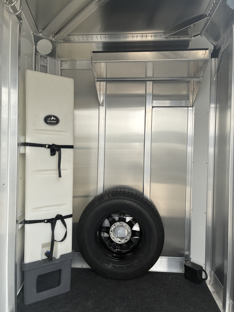 New 2027 4-Star 3H Slant Load Horse Trailer
