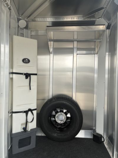 New 2027 4-Star 3H Slant Load Horse Trailer