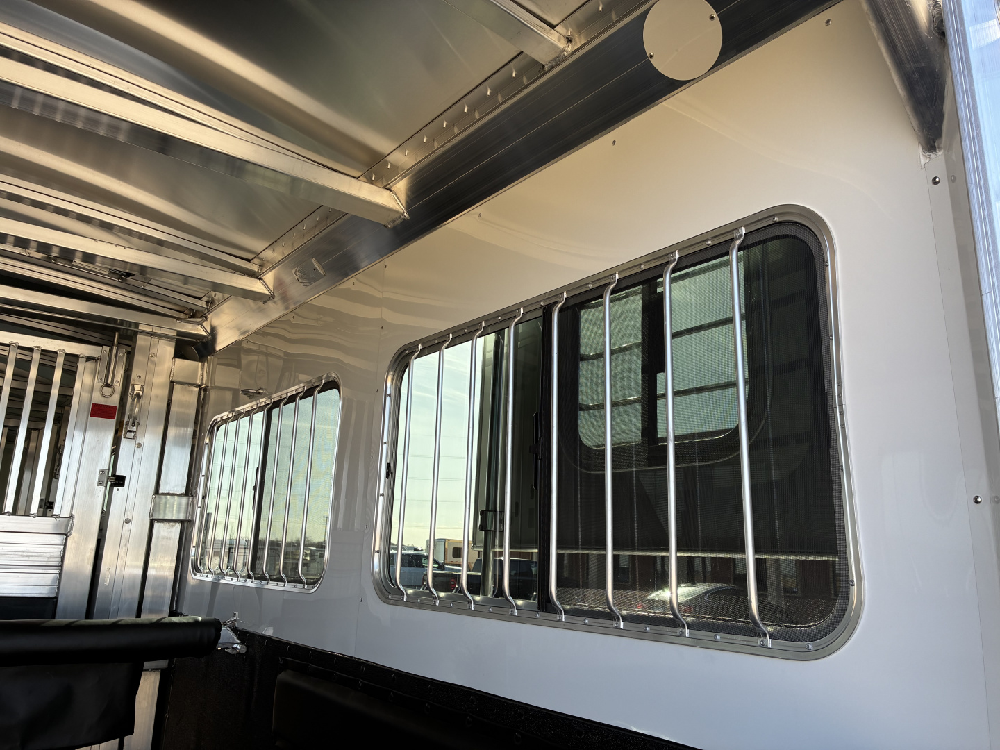 New 2027 4-Star 4-5 Horse Head to Head Horse Trailer
