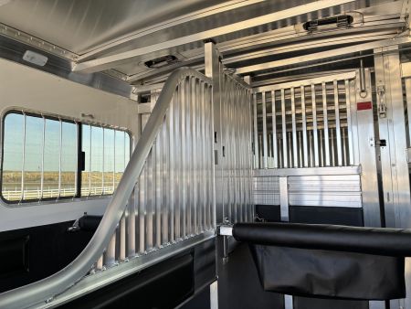 New 2027 4-Star 4-5 Horse Head to Head Horse Trailer