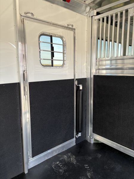 New 2027 4-Star 4-5 Horse Head to Head Horse Trailer