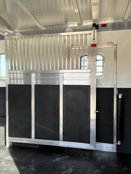 New 2027 4-Star 4-5 Horse Head to Head Horse Trailer