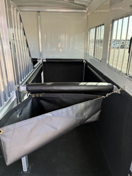 New 2027 4-Star 4-5 Horse Head to Head Horse Trailer