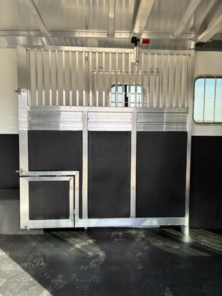 New 2027 4-Star 4-5 Horse Head to Head Horse Trailer