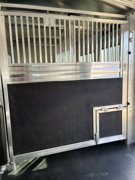 New 2027 4-Star 4-5 Horse Head to Head Horse Trailer