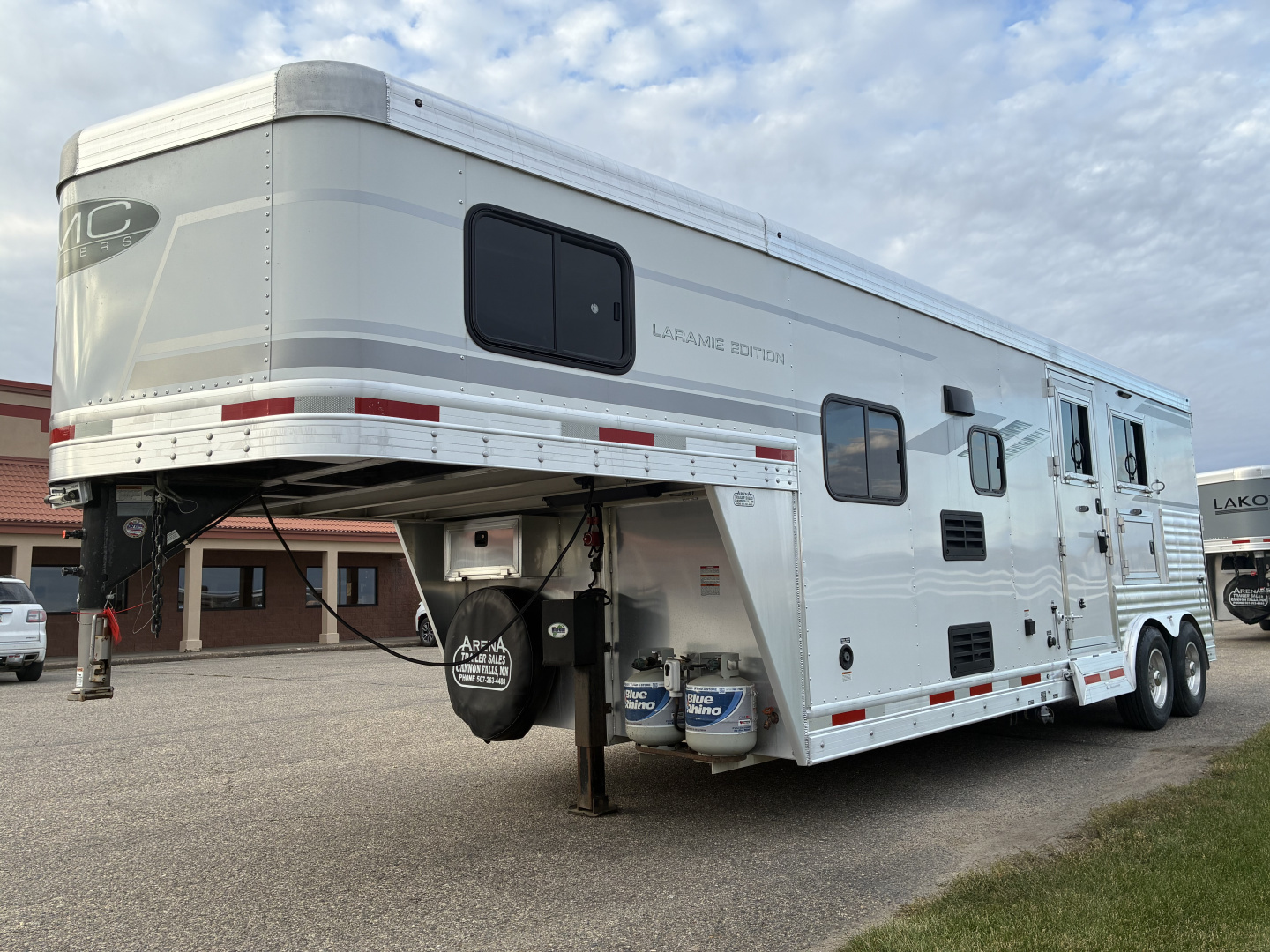 Used 2020 SMC 2H 9' LQ Horse Trailer