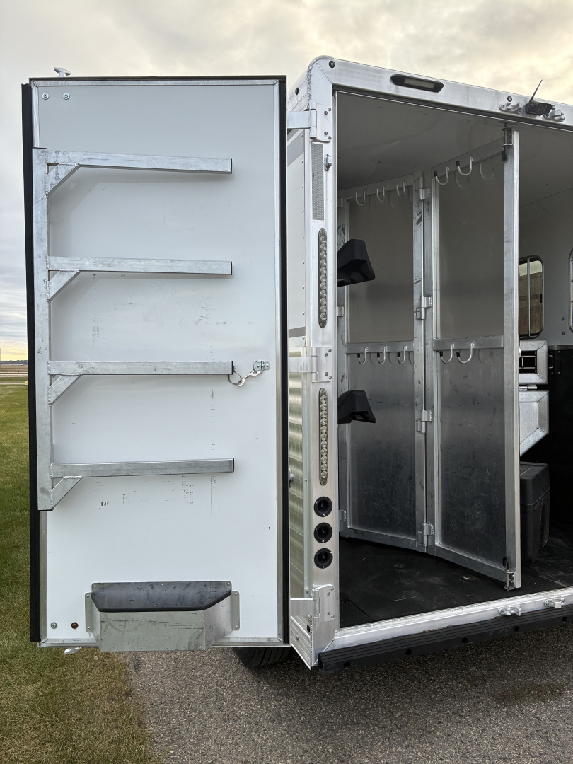 Used 2020 SMC 2H 9' LQ Horse Trailer