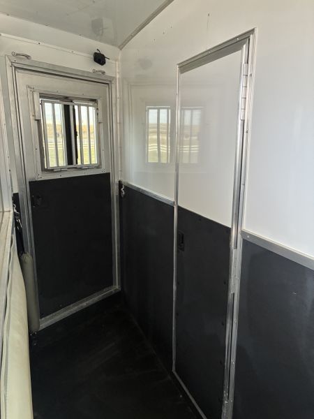 Used 2020 SMC 2H 9' LQ Horse Trailer