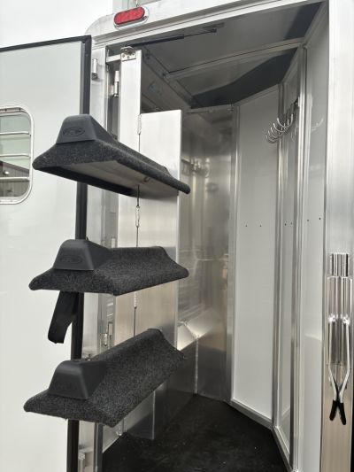 New 2027 4-Star 3H BP with Mangers Horse Trailer