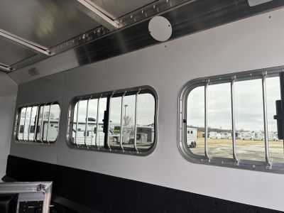 New 2027 4-Star 3H BP with Mangers Horse Trailer