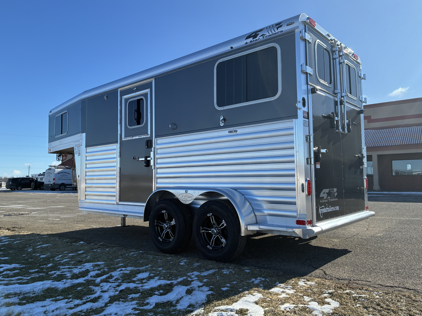 New 2027 4-Star 2H Straight Load GN Horse Trailer