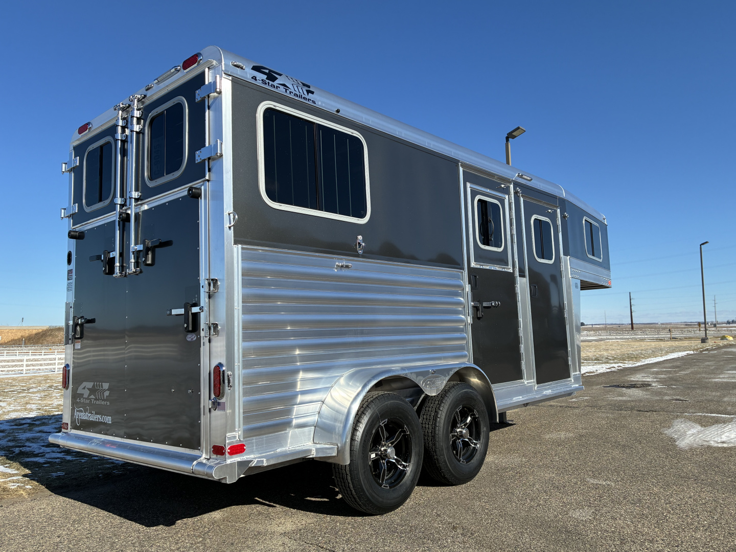 New 2027 4-Star 2H Straight Load GN Horse Trailer