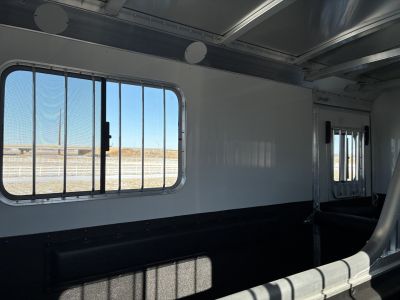 New 2027 4-Star 2H Straight Load GN Horse Trailer