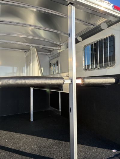 New 2027 4-Star 2H Straight Load GN Horse Trailer