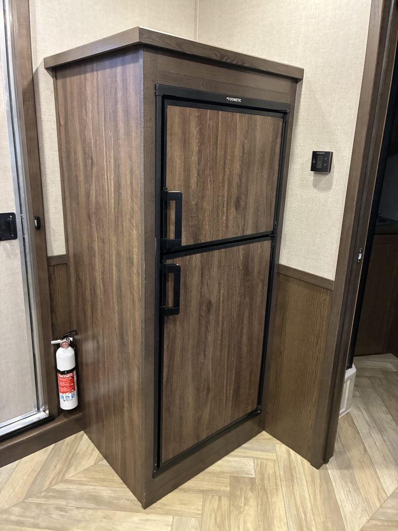 New 2026 Lakota 3H 9'LQ Horse Trailer