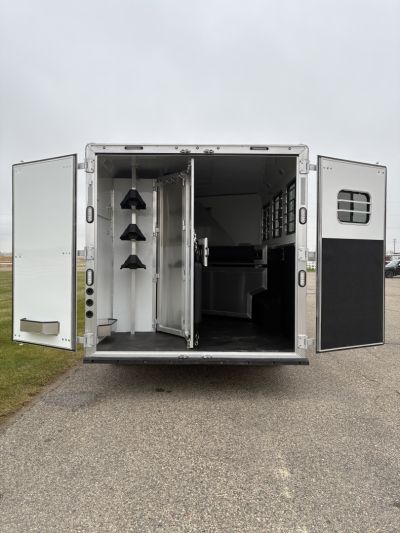 New 2026 Lakota 3H 9'LQ Horse Trailer