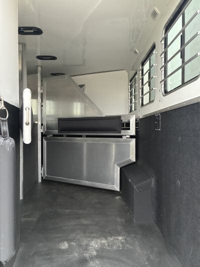 New 2026 Lakota 3H 9'LQ Horse Trailer