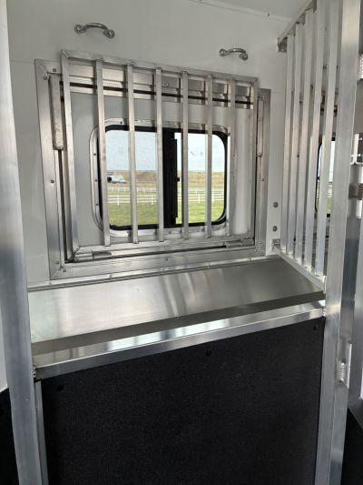 New 2026 Lakota 3H 9'LQ Horse Trailer