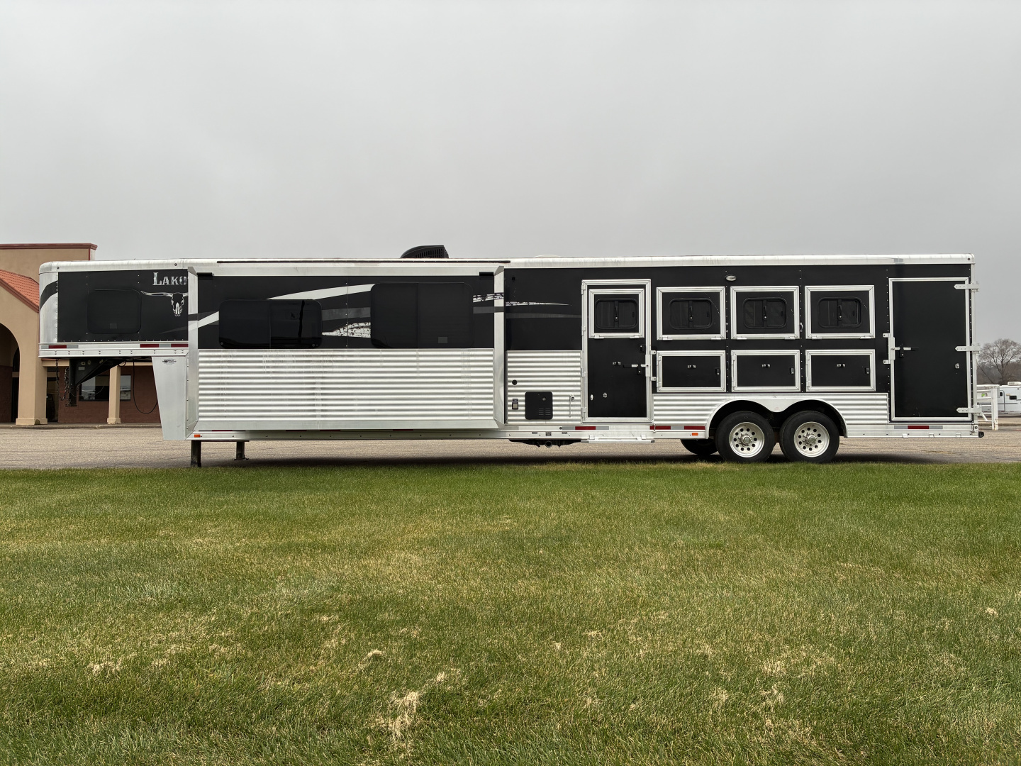 Used 2014 Lakota 4H 16LQ Horse Trailer