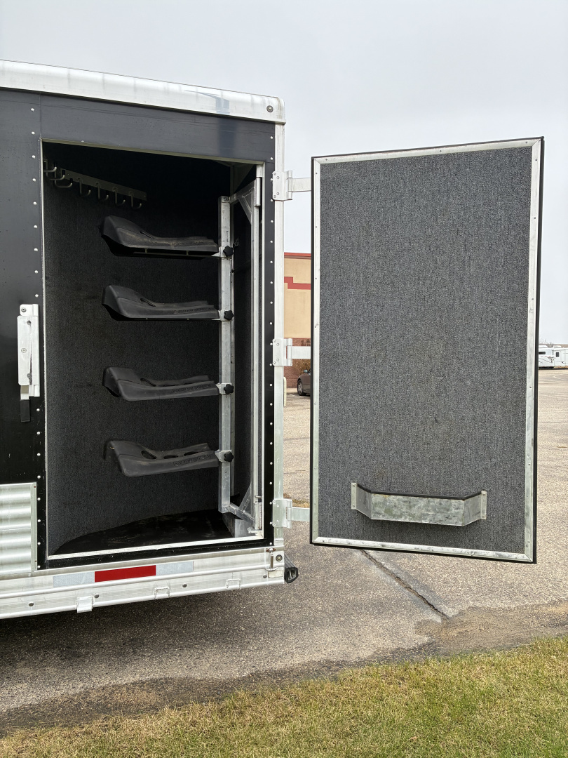 Used 2014 Lakota 4H 16LQ Horse Trailer