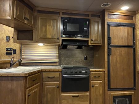 Used 2014 Lakota 4H 16LQ Horse Trailer