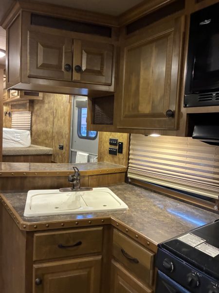 Used 2014 Lakota 4H 16LQ Horse Trailer