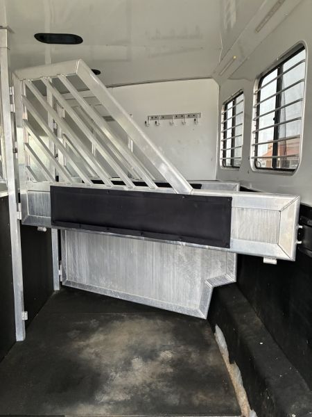Used 2014 Lakota 4H 16LQ Horse Trailer