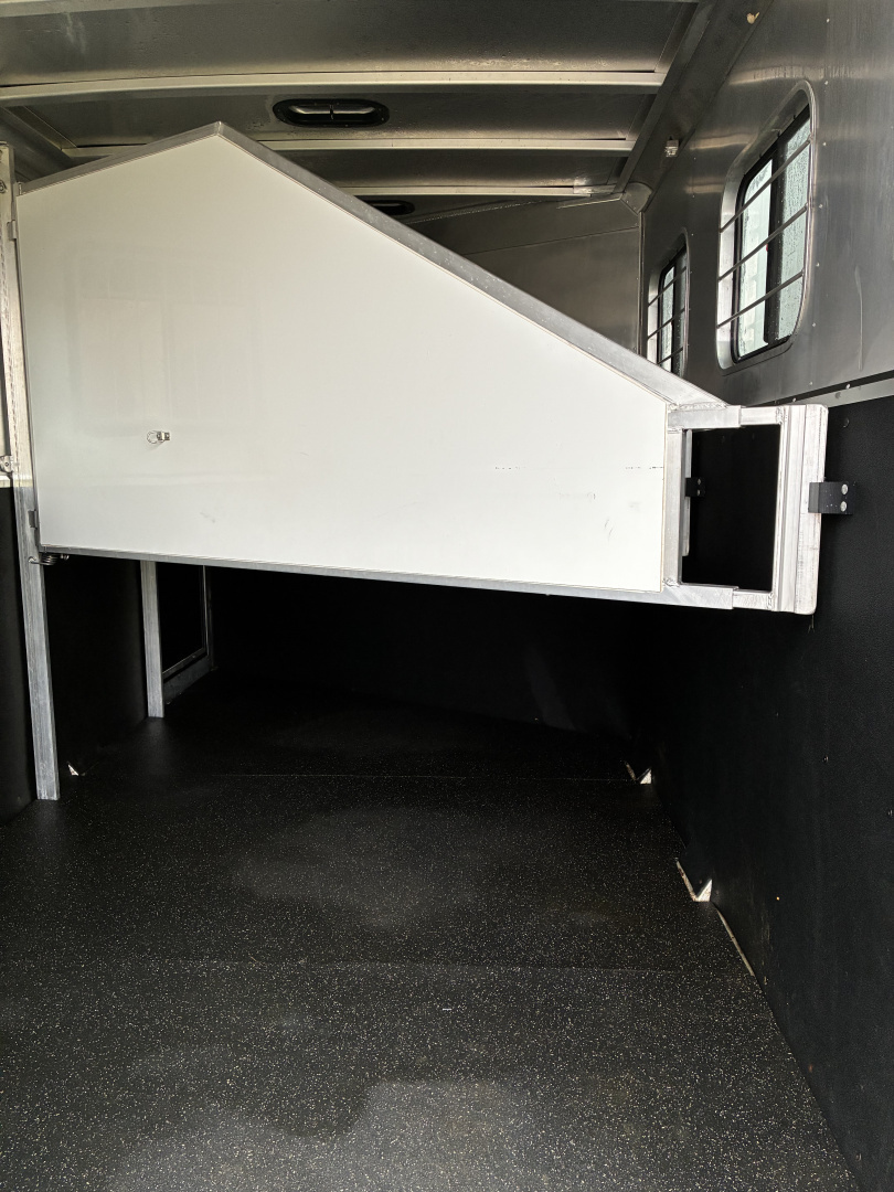 Used 2003 Kiefer Manufacturing 3H Gooseneck Horse Trailer
