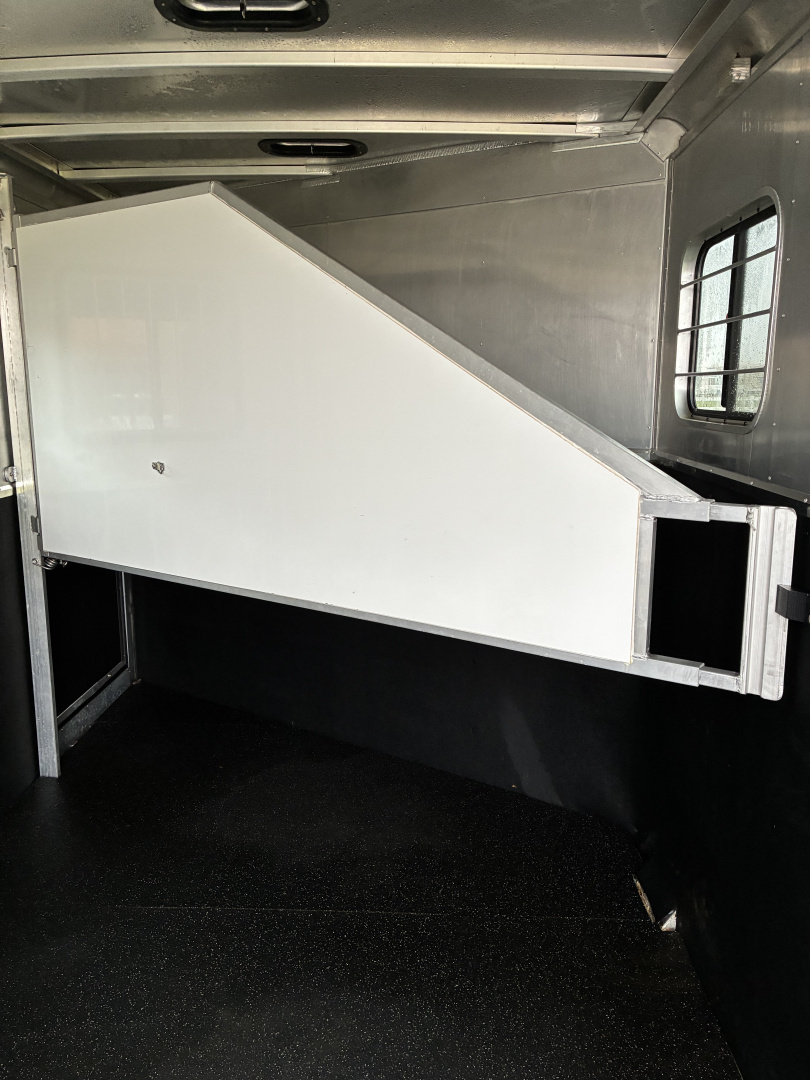 Used 2003 Kiefer Manufacturing 3H Gooseneck Horse Trailer