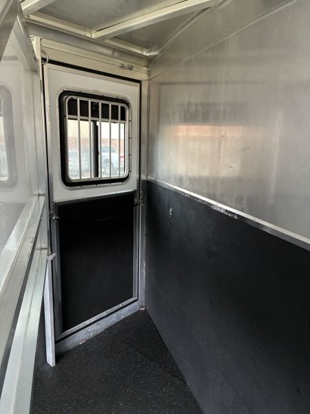 Used 2003 Kiefer Manufacturing 3H Gooseneck Horse Trailer