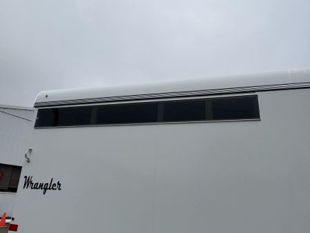 New 2 HORSE SLANT 2026 INSTANT REBATE Thuro-Bilt Wrangler 2H TRAILER