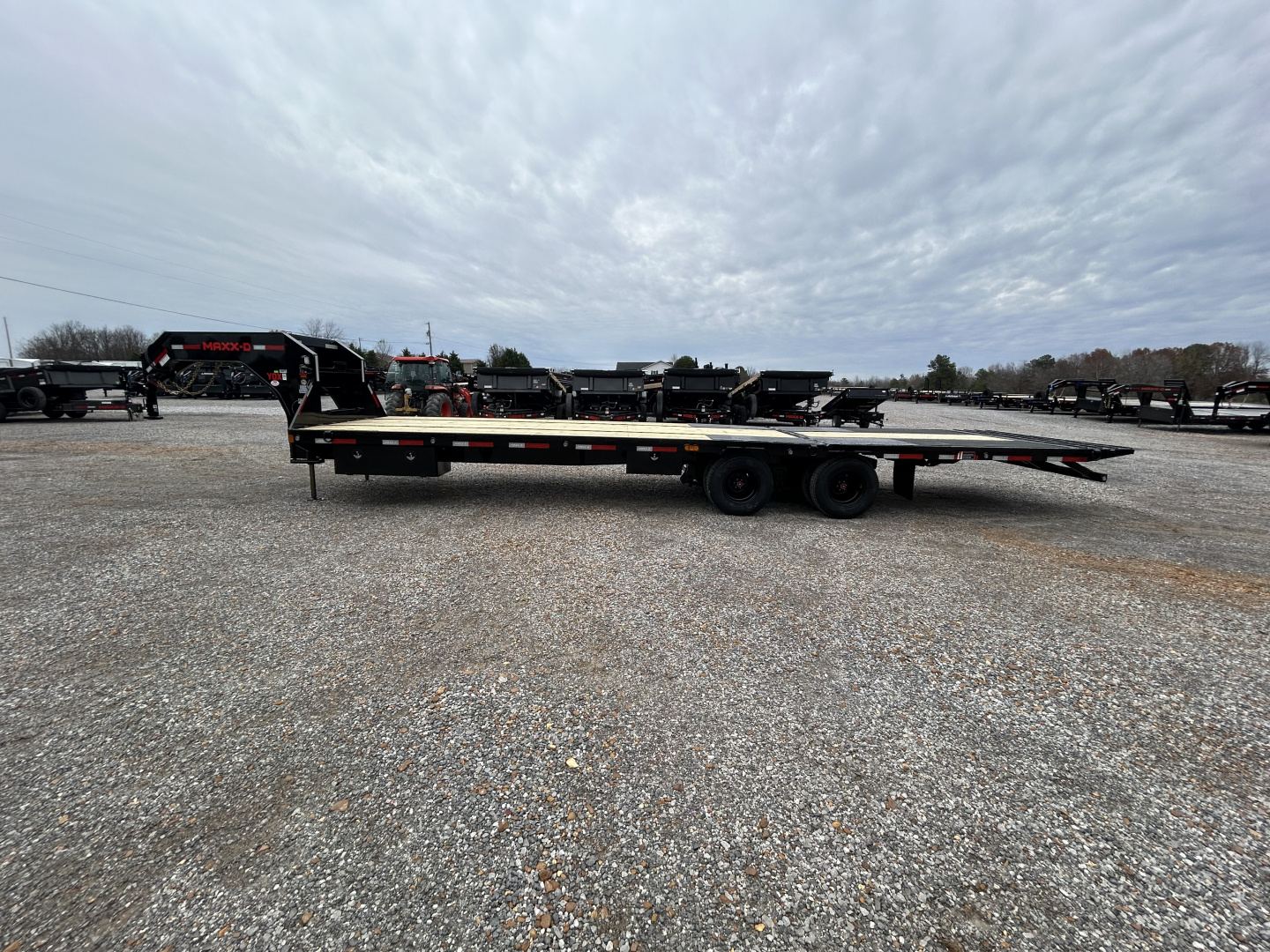 New 2026 MAXXD Hydraulic Dovetail Gooseneck Trailer | 32' x 102' 25.9K GVWR