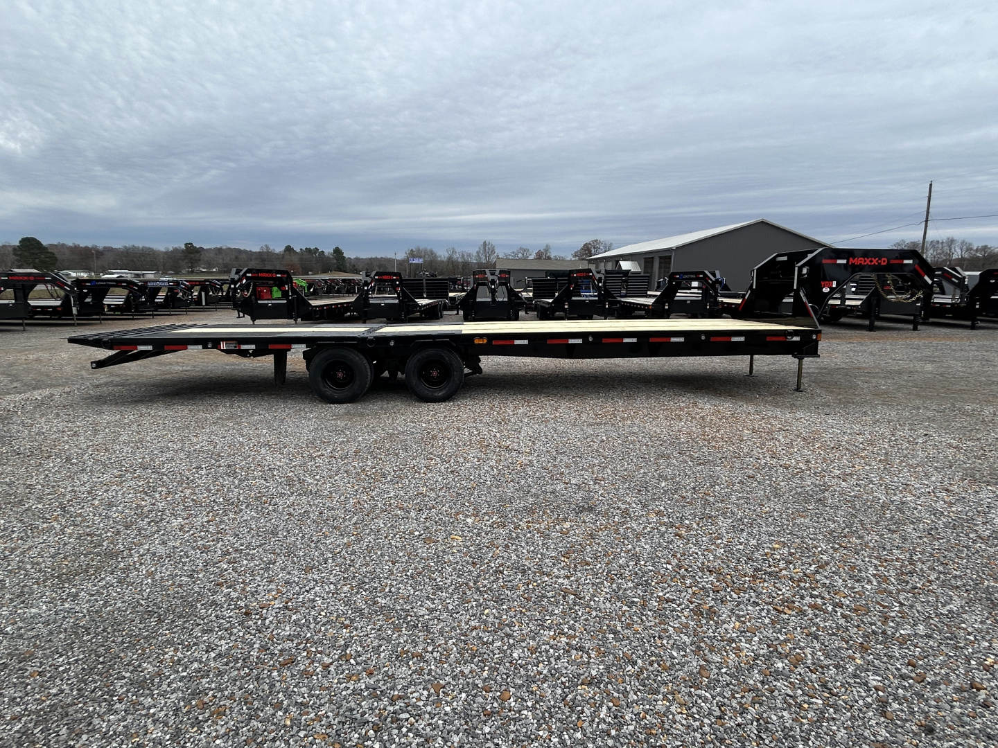 New 2026 MAXXD Hydraulic Dovetail Gooseneck Trailer | 32' x 102' 25.9K GVWR