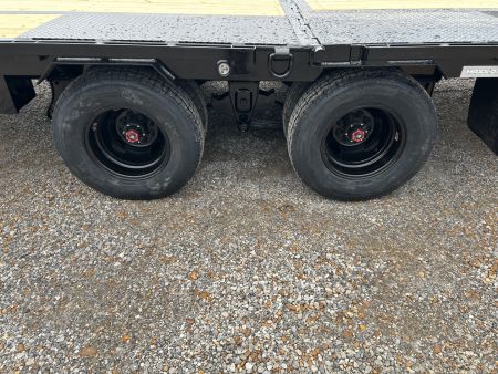 New 2026 MAXXD Hydraulic Dovetail Gooseneck Trailer | 32' x 102' 25.9K GVWR
