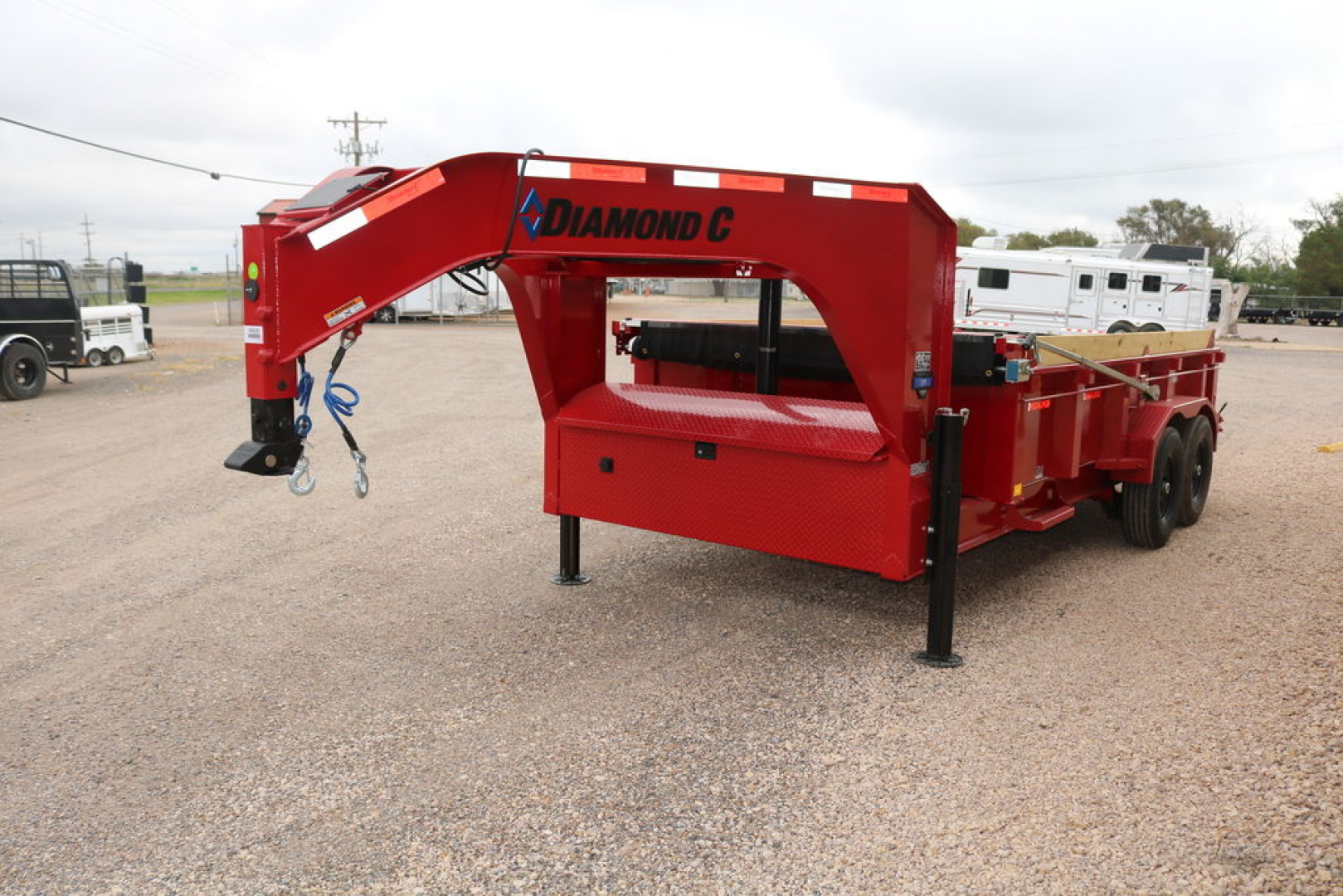 New 2026 Diamond C Trailers LPT207