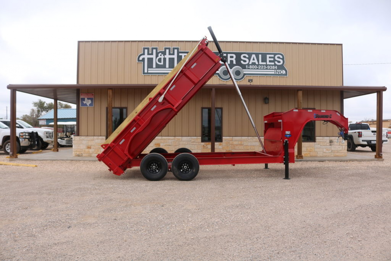 New 2026 Diamond C Trailers LPT207