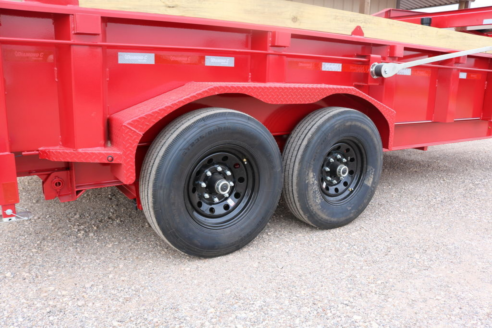 New 2026 Diamond C Trailers LPT207