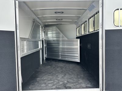 New 2026 Cimarron 3H Northstar R.T.G. GN Horse Trailer