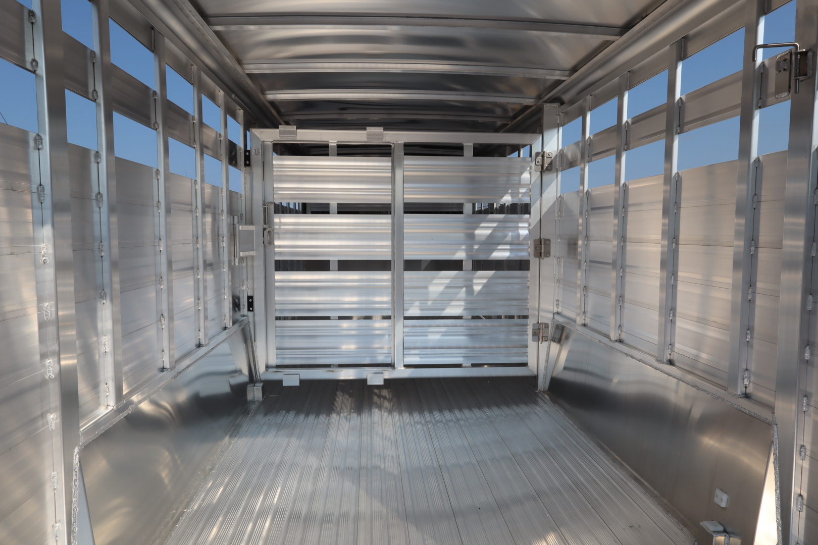 New 2025 Featherlite Trailers 8127 20' Stock / Stock Combo Trailer