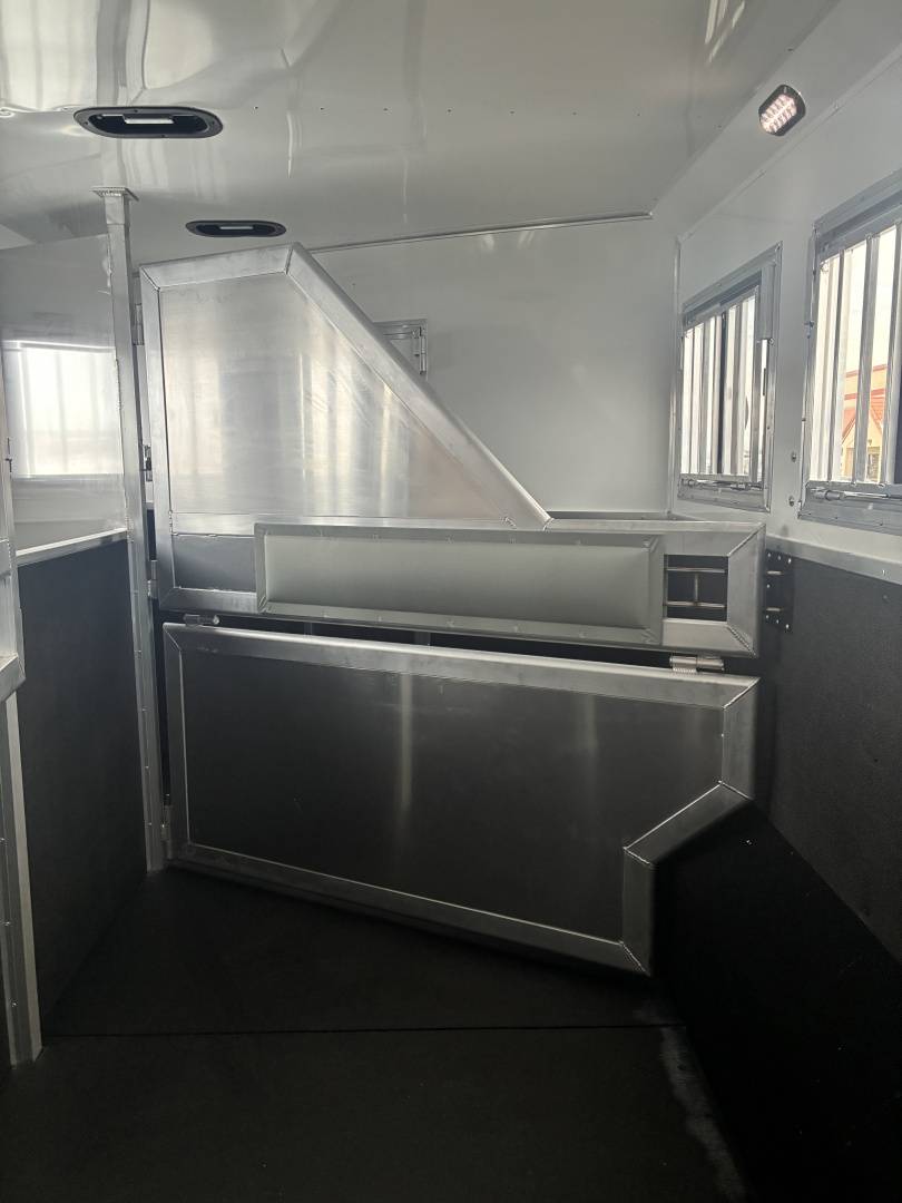 New 2026 SMC 4H 13' LQ Horse Trailer