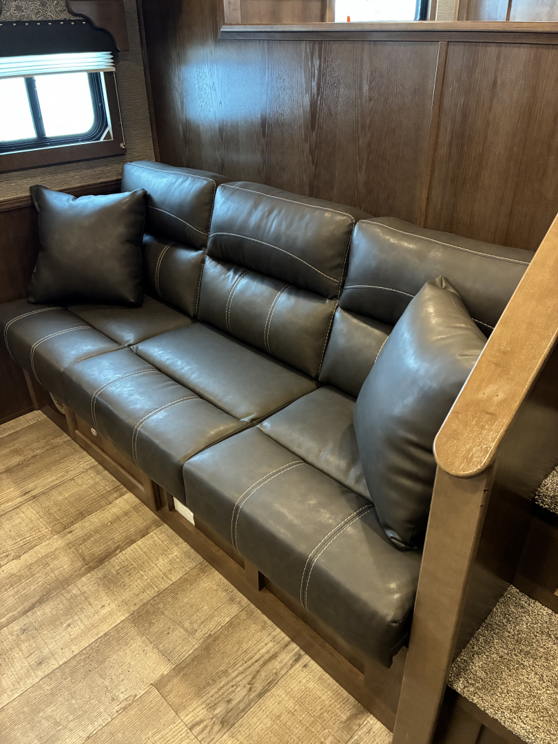 New 2026 SMC 4H 13' LQ Horse Trailer